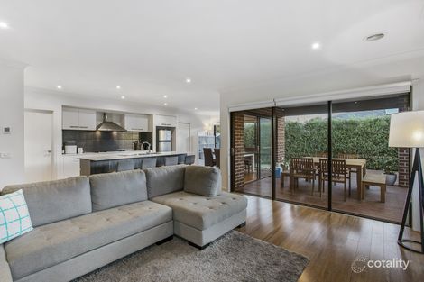 Property photo of 11 Bellsquarry Avenue Cranbourne East VIC 3977