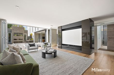 Property photo of 2 Thoresby Grove Ivanhoe VIC 3079
