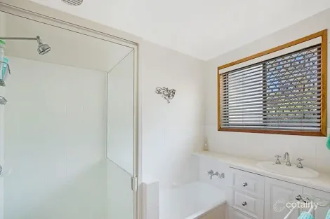 Property photo of 27 Amos Crescent Mount Lofty QLD 4350