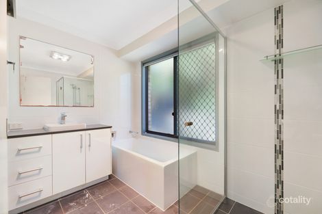 Property photo of 128 Discovery Drive Helensvale QLD 4212
