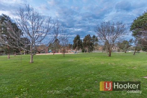 Property photo of 34 Georgette Crescent Endeavour Hills VIC 3802