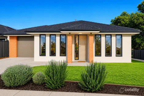 5 Jester Dr, Cobblebank, VIC 3338