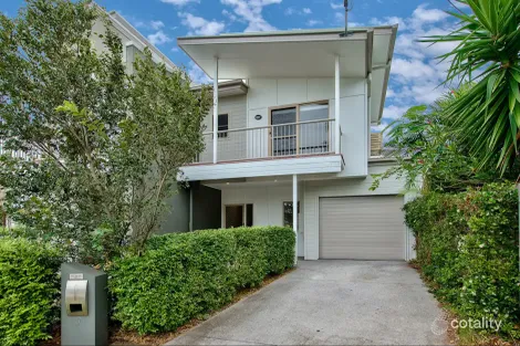 17 Emerald St, Kedron, QLD 4031