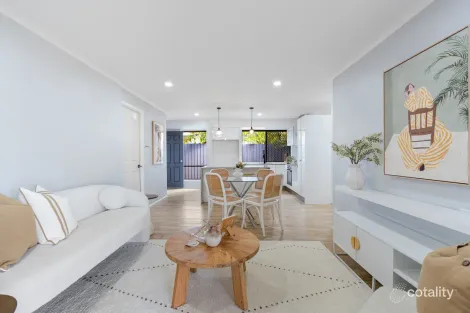 Property photo of 2/9 Elm Court Labrador QLD 4215