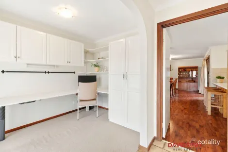 Property photo of 2 May Grove Sunbury VIC 3429