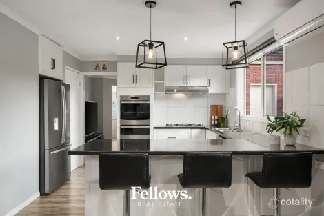 Property photo of 2 Meaby Drive Pakenham VIC 3810