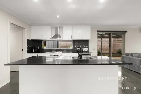 Property photo of 14 Pointer Drive Pakenham VIC 3810