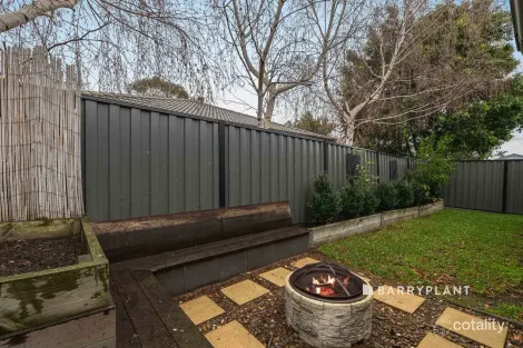 Property photo of 14 Pointer Drive Pakenham VIC 3810