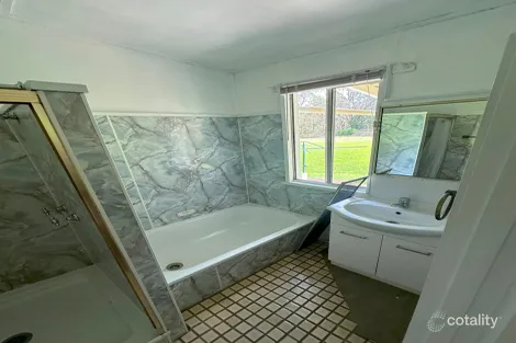 Property photo of 2 Gleeson Street Crows Nest QLD 4355