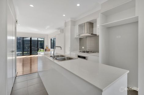 Property photo of 45 Valiant Crescent Craigieburn VIC 3064