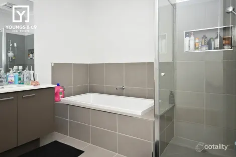 Property photo of 8 Weyba Avenue Kialla VIC 3631