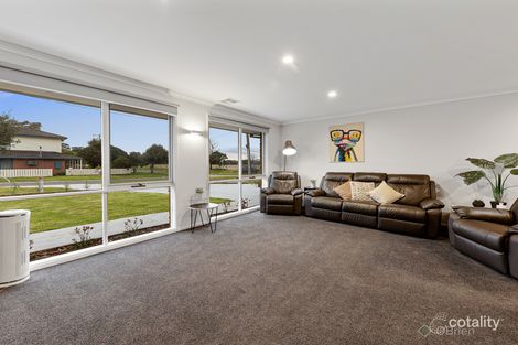 Property photo of 2 Apple Street Pearcedale VIC 3912