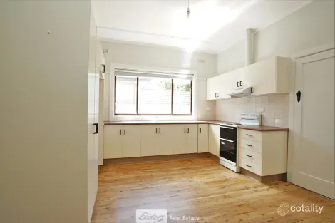 8 Almoola St, Griffith, NSW 2680