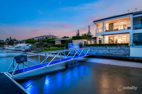 Property photo of 2/107 Bayview Street Runaway Bay QLD 4216