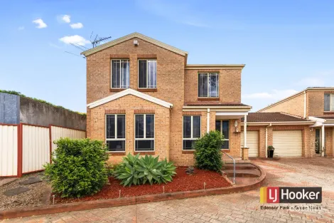 Property photo of 1/27 Rogan Crescent Prairiewood NSW 2176
