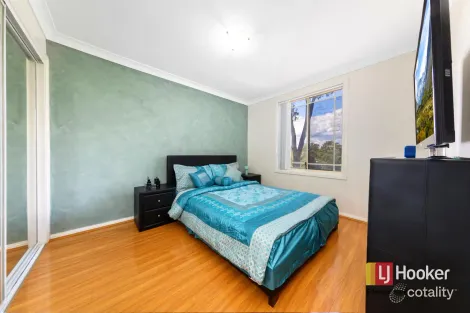 Property photo of 1/27 Rogan Crescent Prairiewood NSW 2176