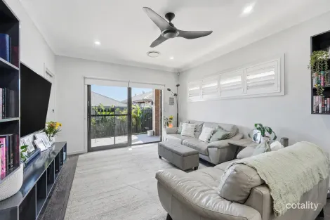 Property photo of 10 Austen Boulevard Spring Farm NSW 2570