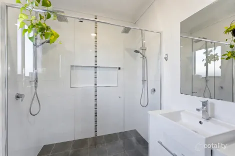 Property photo of 10 Austen Boulevard Spring Farm NSW 2570