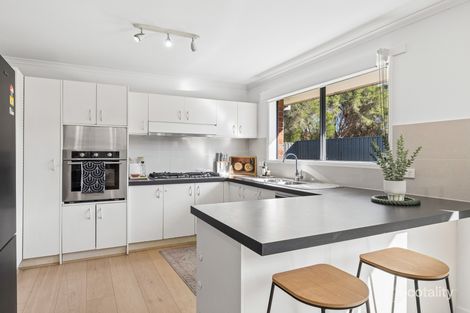 Property photo of 2 Bellflower Place Hampton Park VIC 3976