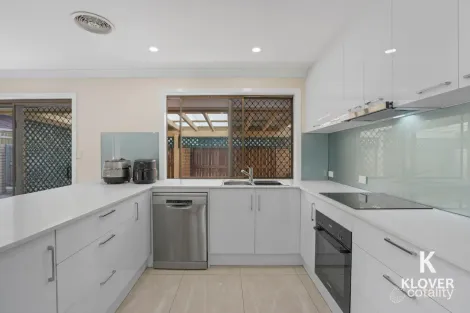 Property photo of 11 Carbora Street Mansfield QLD 4122