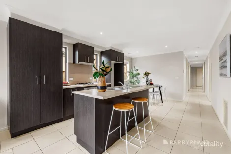 Property photo of 13 Petworth Close Mernda VIC 3754
