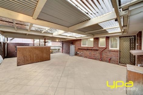 Property photo of 1/2 Cook Court Cranbourne North VIC 3977