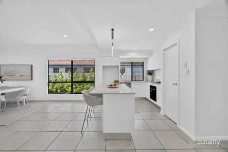 Property photo of 19 Waterfront Parade Idalia QLD 4811
