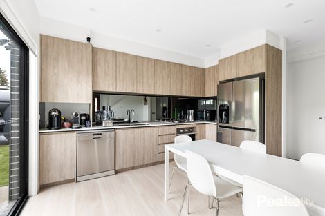Property photo of 1/8 Dunnell Rise Berwick VIC 3806