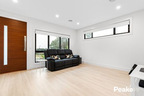 Property photo of 1/8 Dunnell Rise Berwick VIC 3806