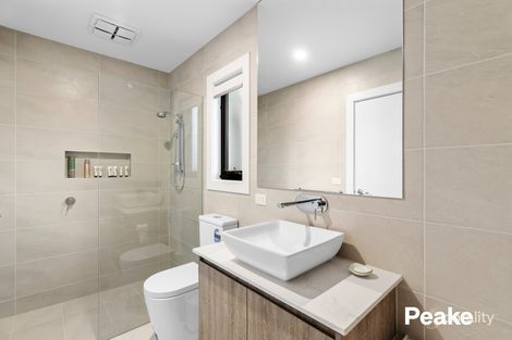 Property photo of 1/8 Dunnell Rise Berwick VIC 3806
