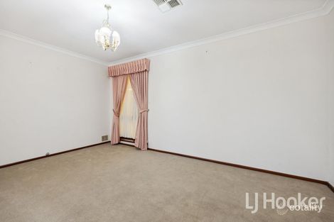 Property photo of 11 Deschamp Road Noranda WA 6062