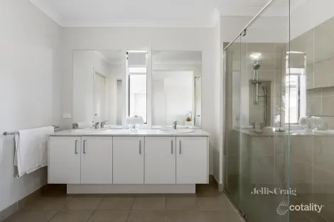 Property photo of 16 Wards Grove Bentleigh East VIC 3165