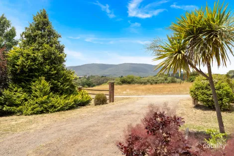 Property photo of 7 Simpsons Lane Woodend VIC 3442