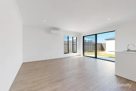Property photo of 2 Boysenberry Close Clyde North VIC 3978