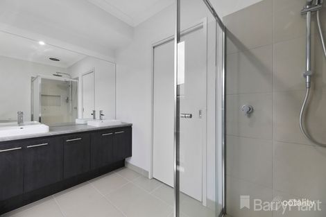 Property photo of 5 Thames Avenue Drouin VIC 3818