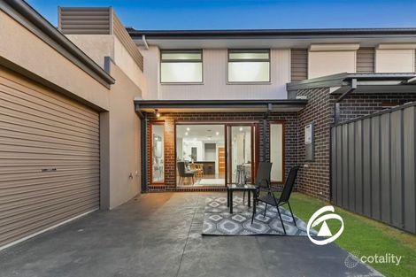 13 Fleuve Rise, Clyde North, VIC 3978
