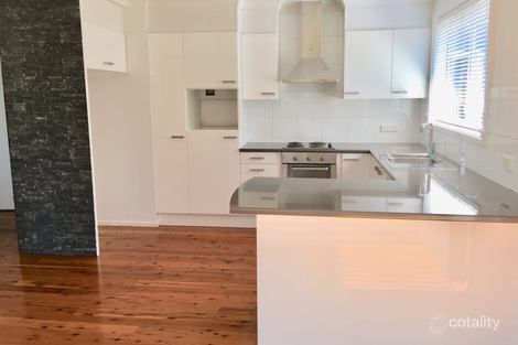Property photo of 10 Lakeside Drive Kanahooka NSW 2530