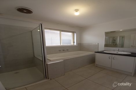 Property photo of 32 Kinglake Crescent Craigieburn VIC 3064