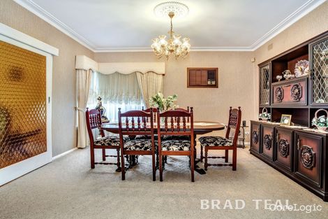 Property photo of 16 Sovereign Way Avondale Heights VIC 3034