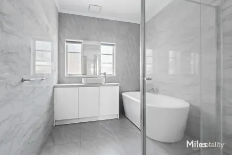 Property photo of 2 Macleod Parade Macleod VIC 3085