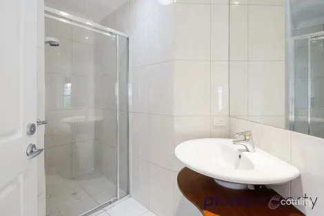 Property photo of 1/136 Central Avenue Indooroopilly QLD 4068