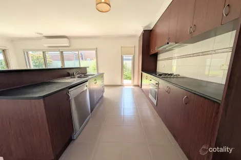 Property photo of 13 Aldercress Close Craigieburn VIC 3064