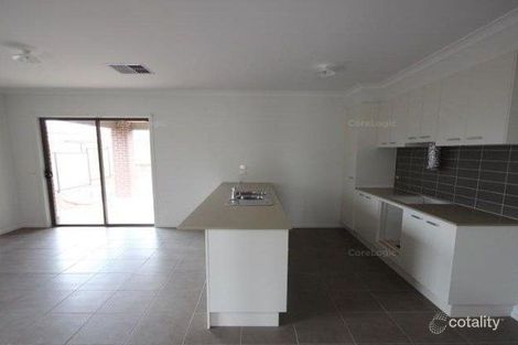 Property photo of 39 Escapade Boulevard Craigieburn VIC 3064