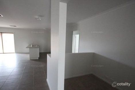 Property photo of 39 Escapade Boulevard Craigieburn VIC 3064