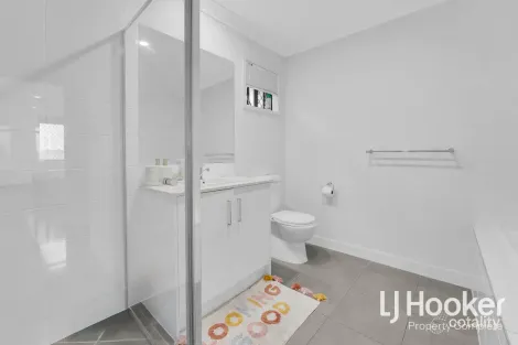 Property photo of 3/5-7 Soapstone Crescent Yarrabilba QLD 4207