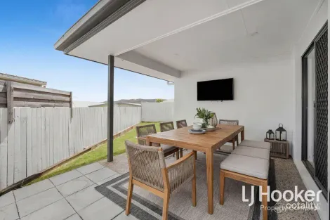 Property photo of 3/5-7 Soapstone Crescent Yarrabilba QLD 4207