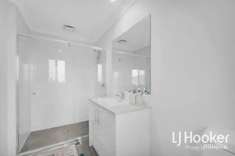 Property photo of 3/5-7 Soapstone Crescent Yarrabilba QLD 4207