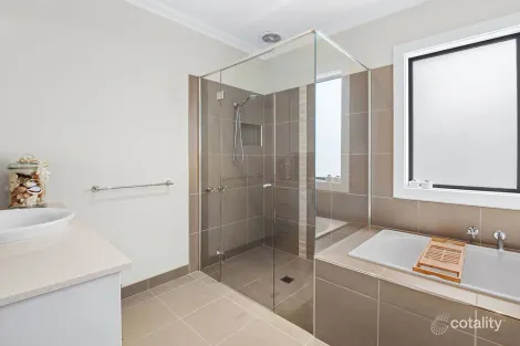 Property photo of 29 Crestwood Drive Rosebud VIC 3939