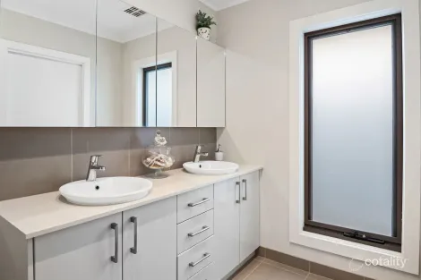 Property photo of 29 Crestwood Drive Rosebud VIC 3939