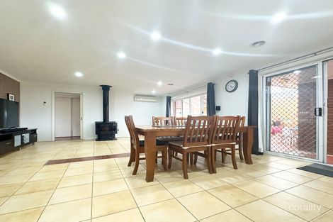 Property photo of 4 Manningtree Parade Craigieburn VIC 3064